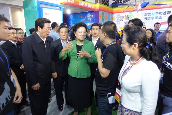 刘延东参观大唐网络生态区展台