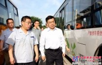 雾霾＂泥奏凯＂ 陕汽展新车型市长也说好