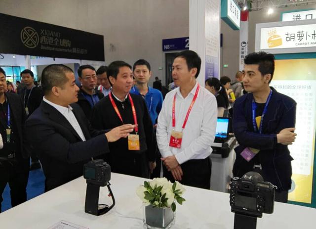 洋展购惊艳亮相渝洽会人气爆棚(图4) 洋展购惊艳亮相渝洽会 人气爆棚首日销售破百万