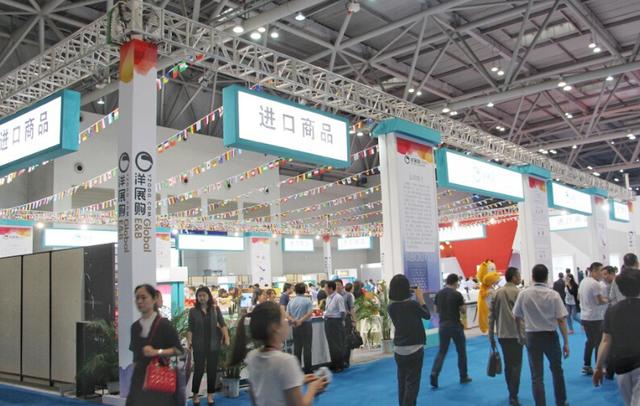 洋展购惊艳亮相渝洽会人气爆棚(图1) 洋展购惊艳亮相渝洽会 人气爆棚首日销售破百万
