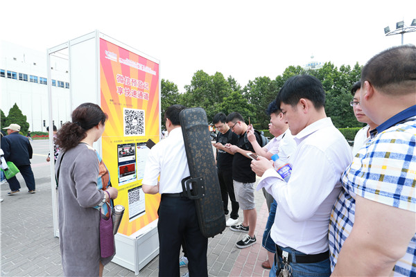 2016北京乐器展火爆现场 声声悠扬引人驻足(图6) 2016北京乐器展火爆现场 声声悠扬引人驻足(图6)