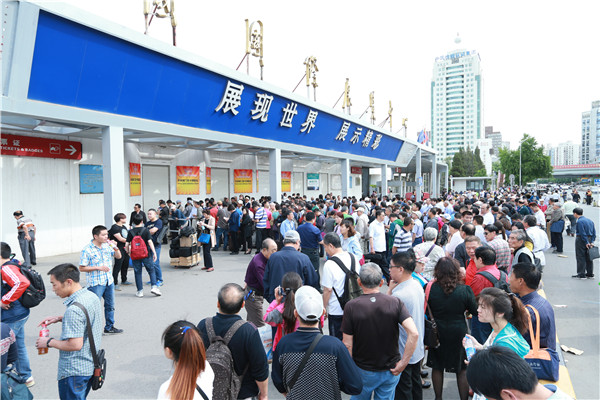 2016北京乐器展火爆现场 声声悠扬引人驻足(图1) 2016北京乐器展火爆现场 声声悠扬引人驻足(图1)